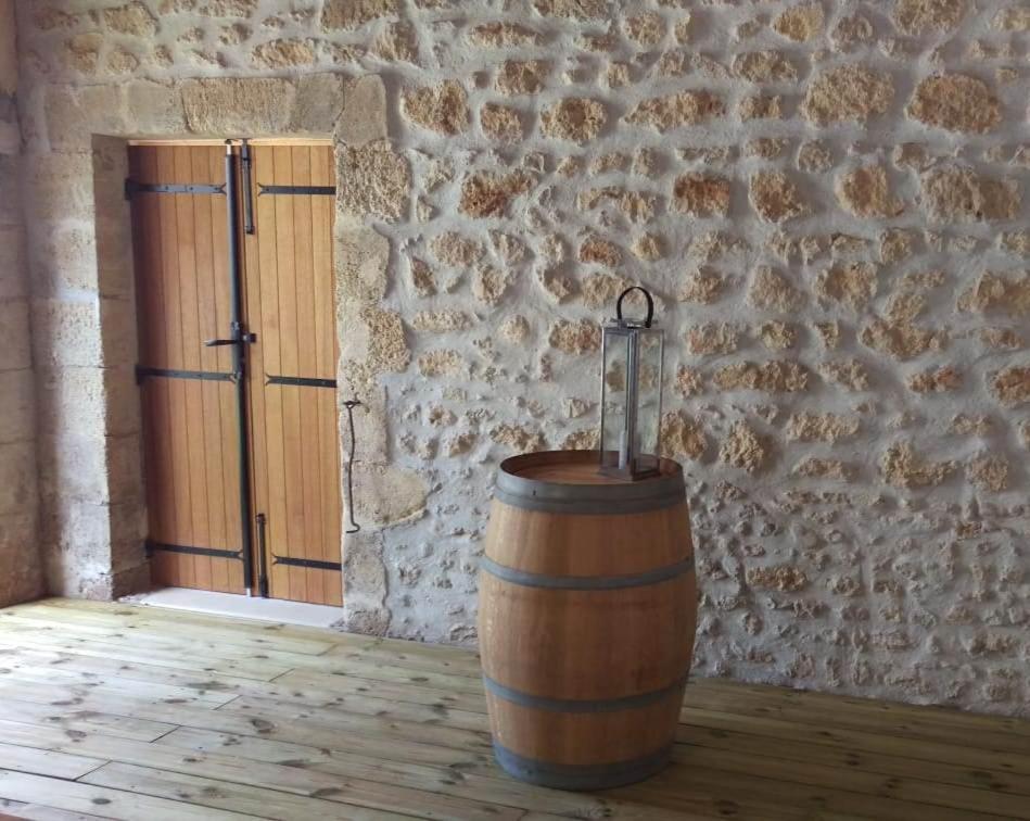 Au Coeur Des Vignobles Bed & Breakfast Saint-Estèphe Exterior foto